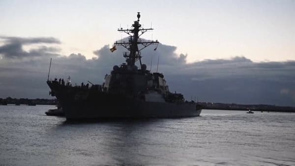 إسقاط 12 طائرة مسيرة وخمسة صواريخ أطلقها الحوثيون في البحر الأحمر