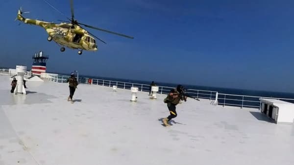 الولايات المتحدة تقول ان الحوثيين لا يظهرون أي إشارة على وقف هجماتهم في البحر الأحمر