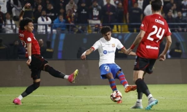 برشلونة يتجاوز أوساسونا ويضرب موعدا مع الريال في نهائي مكرر لـ"السوبر الإسبانية"