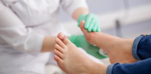 ‫متلازمة القدم السكرية تهدد ببترها