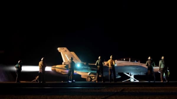 الحوثيون يتعهّدون الردّ على الضربات الأميركية والبريطانية