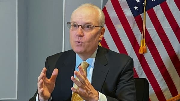 المبعوث الأمريكي يبدأ جولة خليجية لبحث هجمات الحوثيين وتأمين السلام في اليمن