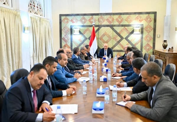 الرئيس اليمني يلتقي قيادات الأحزاب السياسية بعيد التغيير الحكومي الأخير