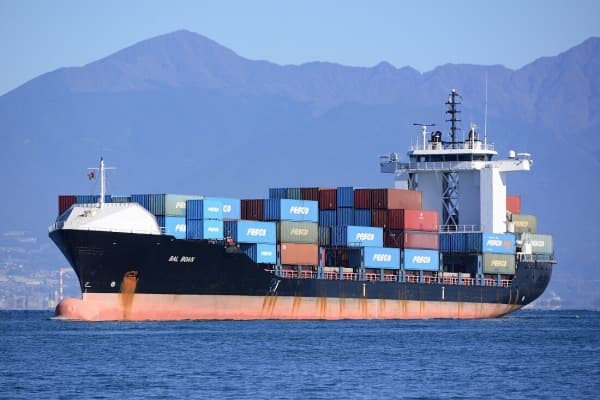 توترات البحر الأحمر تحيي خط التجارة الرابط بين مصر والأردن والعراق