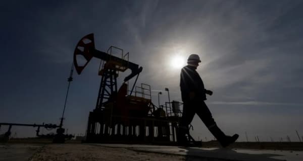 انخفاض النفط وسط تداولات ضعيفة مع عطلة يوم الرؤساء في الولايات المتحدة