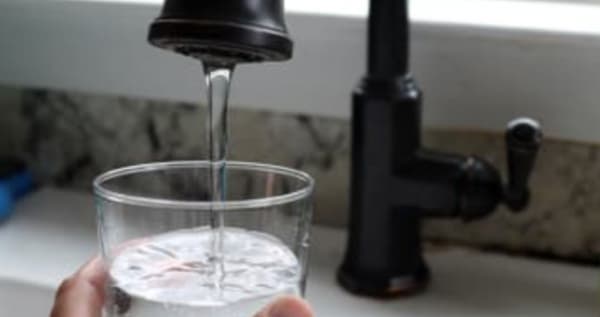 في رمضان.. ما هي أبرز 3 أسئلة تراود الصائمين عن شرب الماء لتجنّب الشعور بالعطش؟