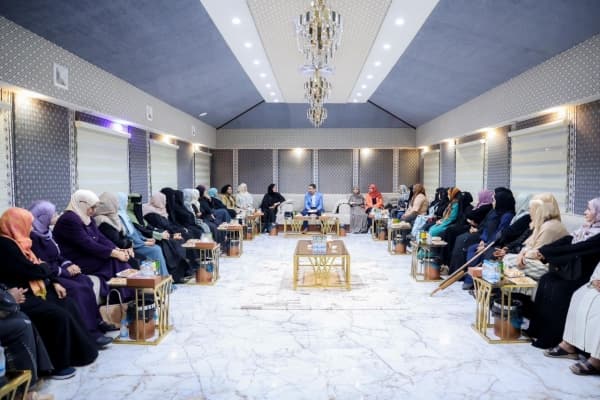 بن مبارك يقول ان حكومته ماضية بارادة جادة للتصحيح والتغيير