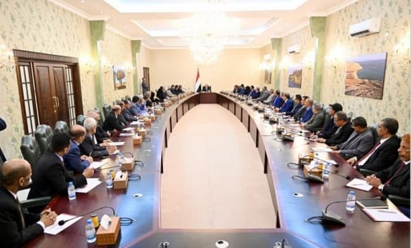 العليمي يجدد التزام مجلس القيادة الرئاسي والحكومة باستقلالية المؤسسة القضائية وإنفاذ أحكامها