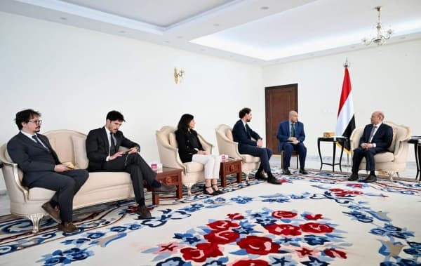 العليمي يقول ان استعادة مؤسسات الدولة أولوية قصوى لمجلس القيادة الرئاسي و الحكومة