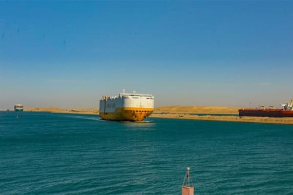 قناة السويس تتوقع إيرادات بـ9 مليارات دولار رغم توترات البحر الأحمر