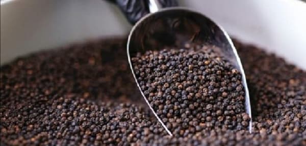 فوائد الفلفل الأسود في تحسين الهضم وتخفيض سكر الدم