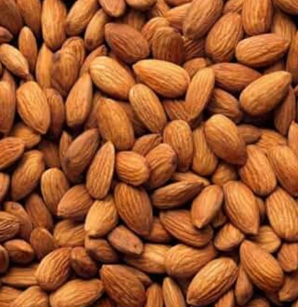 ماذا يحصل للجسم عند تناول اللوز بشكل منتظم؟