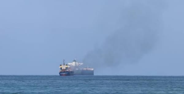 تعرض سفينة لأضرار طفيفة بعد اصطدامها بجسم مجهول بالقرب من الحديدة