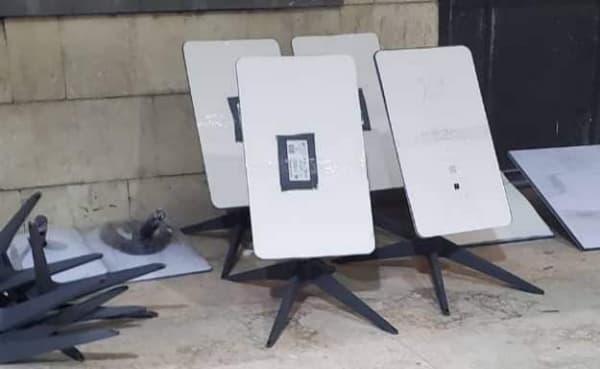 ضبط 37 جهاز إنترنت فضائي مهربة في منفذ شحن بالمهرة