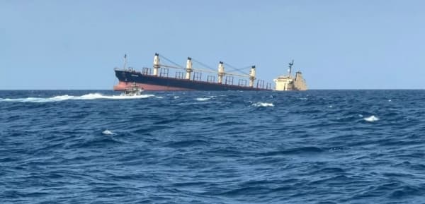 لماذا أعلنت إيران تزويد الحوثيين بتكنولوجيا الصواريخ الباليستية البحرية في هذا التوقيت؟