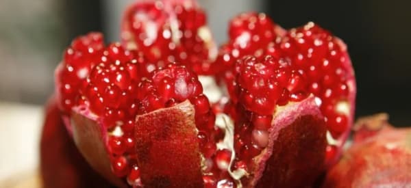 مادة في الرمان قد تساعد على إبطاء ألزهايمر