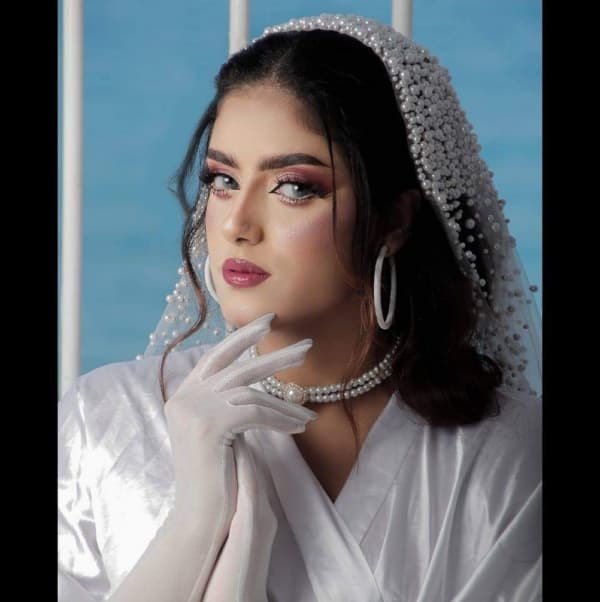 إعادة عارضة الأزياء خلود باشراحيل وزوجها للمعتقل بعيد الإفراج عنهما