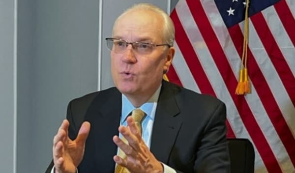 الوسيط الأمريكي يبدأ جولة خليجية جديدة لمناقشة وقف هجمات الحوثيين البحرية