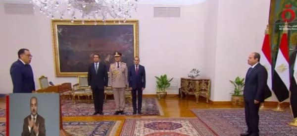 الحكومة المصرية الجديدة تؤدي اليمين الدستورية أمام السيسي