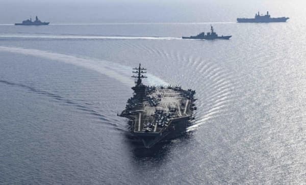 القوات الأمريكية تدمر 4 زوارق حوثية