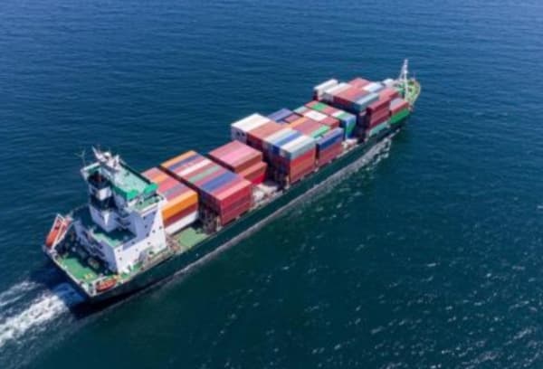 سفن الحاويات الصينية تتخذ مسارًا مختصرًا في القطب الشمالي لتجنب البحر الأحمر