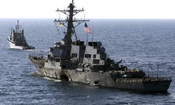 القوات الأمريكية تدمر زورق مسيّر للحوثيين في البحر الأحمر