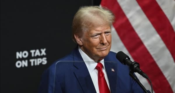 بعد محاولة اغتياله.. ترامب يخاطب جمهوره من مقصورة مضادة للرصاص