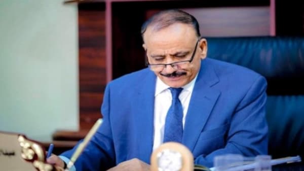 "حُميد" يوجه بنقل مئات العالقين على نفقتهم الخاصة جراء أزمة "بلقيس"