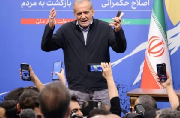 بزشكيان يتعهد ألا “تضايق” شرطة الأخلاق النساء في إيران