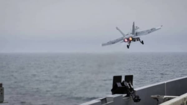 القوات الأمريكية تعلن استهداف مواقع عسكرية للحوثيين