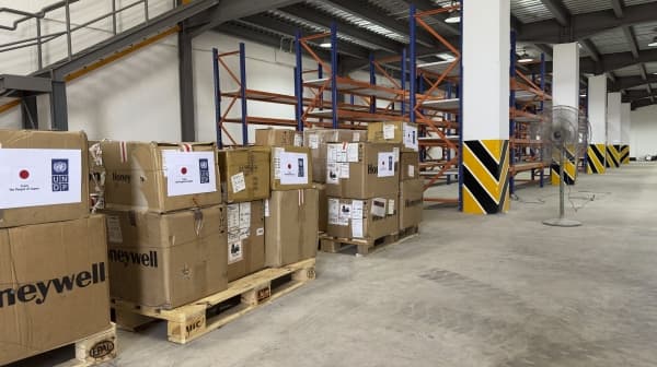 وصول معدات جديدة لتطوير البنية التحتية لميناء الحاويات بعدن وتعزيز كفاءته التشغيلية