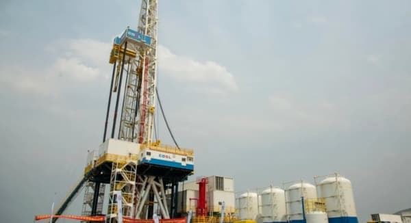 تراجع طفيف لأسعار النفط مع زيادة المخزونات الأميركية