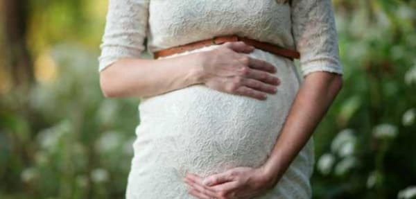 أشهرها المخللات والآيس كريم.. ماذا يقول العلم عن "الرغبات الغريبة" أثناء الحمل