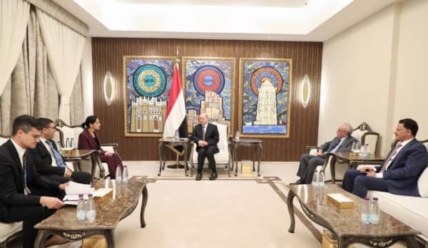 العليمي يتطلع لدعم دولي لخطة الانقاذ الاقتصادي