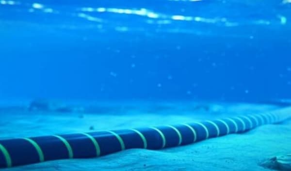 السعودية تستعد لإنزال أول كابل بحري يربطها بمصر