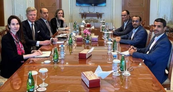 غروندبرغ يبحث مع ناطق الحوثيين معالجة الأزمة الاقتصادية في اليمن