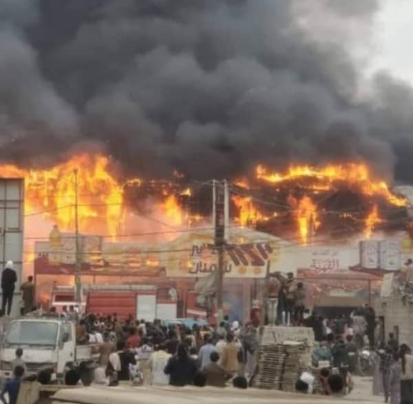 حريق ضخم يلتهم مول تجاري بصنعاء