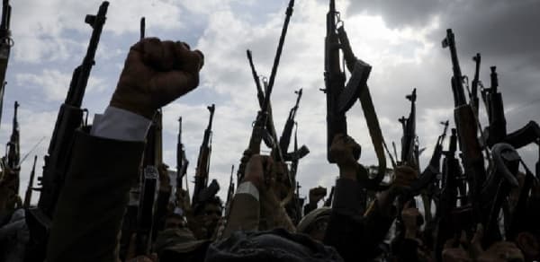 الحوثيون.. ذراع إيران التي فجرت اليمن وهددت جيرانه