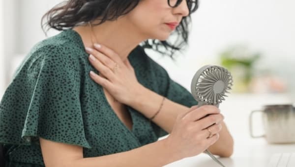 تأثير انقطاع الطمث على تفاقم أعراض التهاب المفاصل