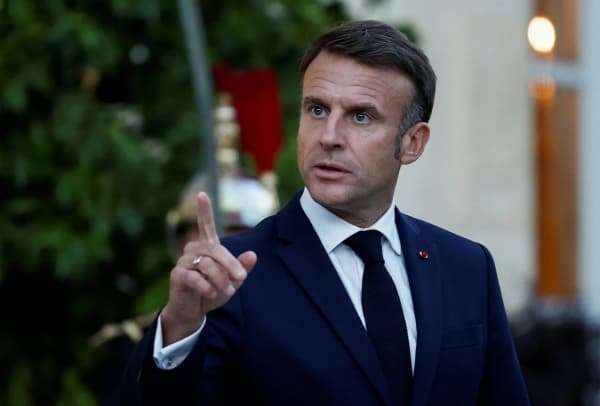 ماكرون "الدولة الهمجية في سوريا سقطت أخيرا"