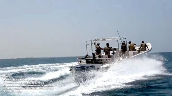 انقاذ طاقم سنبوق صيد من الغرق قبالة جزيرة ميون