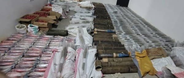 ضبط شحنة أسلحة وذخائر كانت في طريقها إلى محافظة شبوة