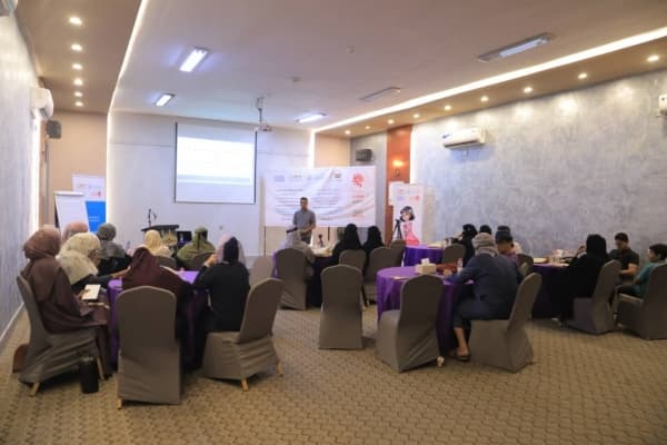 لقاء في عدن يوصي بصياغة قانون يجرم ختان الإناث وزواج القاصرات