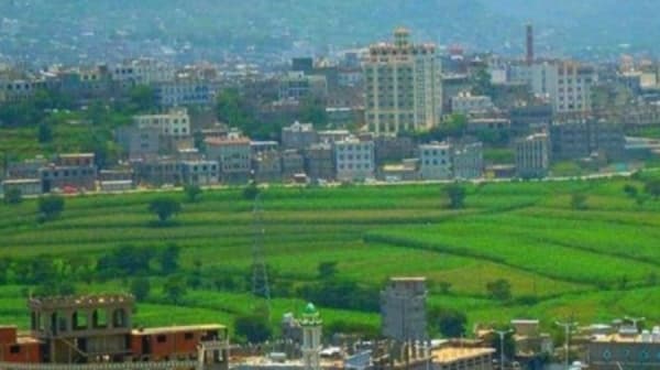 مقتل شخص وإصابة آخر باشتباكات مسلحة بين أسرتين في إب