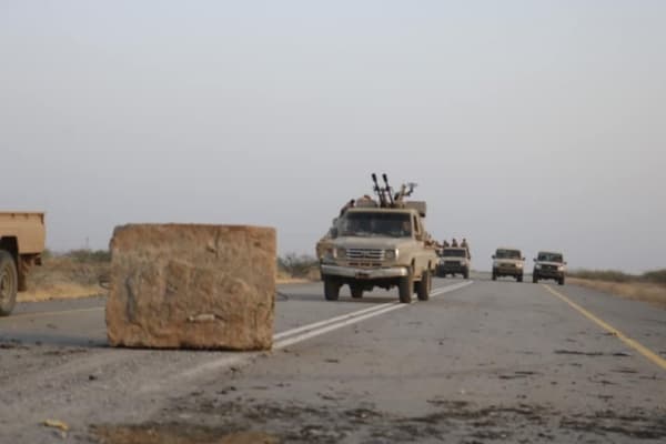 استمرار المعارك بين القوات الحكومية والحوثيين شمالي عبس