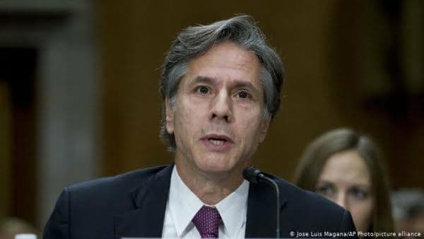 وزارة الخارجية الأمريكية ترحب بدخول أربع سفن محملة بالمشتقات النفطية إلى ميناء الحديدة