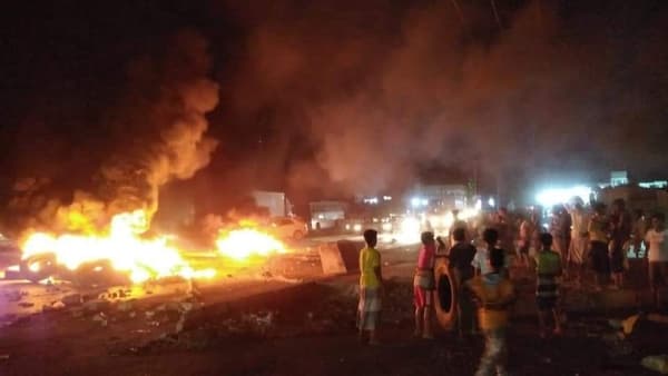 احتجاجات غاضبة في عدن وحضرموت تنديدا بتردي الأوضاع المعيشية