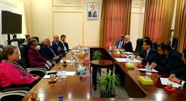 الحكومة اليمنية المعترف بها تطمئن المجتمع الدولي بشأن مستقبل الائتلاف الوزاري