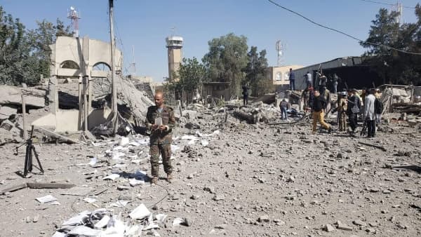 الحوثيون يعلنون خروج مطار صنعاء عن الخدمة