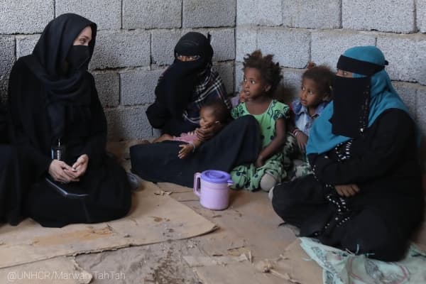 انجلينا جولي تصل صنعاء للتذكير بالازمة الاسوأ في العالم